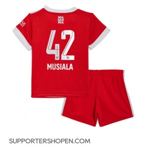 Bayern Munich Jamal Musiala #42 Hemmatröja Barn 2022-23 Kortärmad (+ korta byxor)